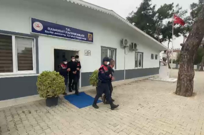 Uyuşturucu Tacirlerinin Üzerinde Suikast Tabancası Ele Geçirildi