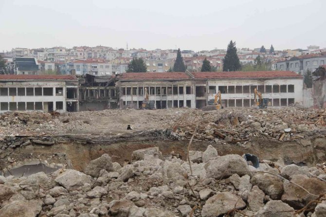 Buca Cezaevi’nin Yerine Yol, Yeşil Alan Ve Kapalı Pazaryeri