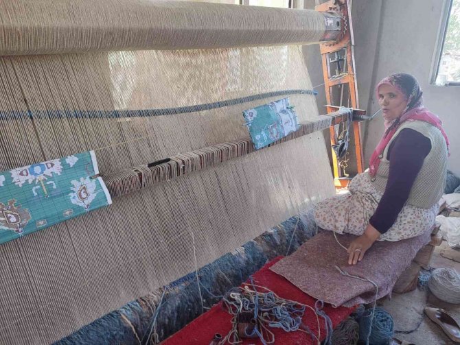 Sahurdan Sonra Halı Dokuyorlar