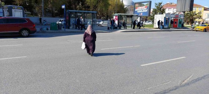 Alibeyköy’de Tramvaya Ulaşmak İsteyen Vatandaşların Zorlu İmtihanı