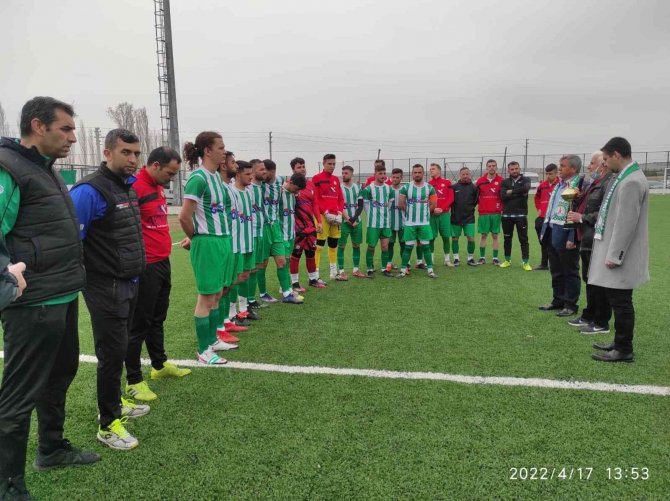 Altıntaş Belediye Gençlikspor Şampiyonluk Kupasını Aldı