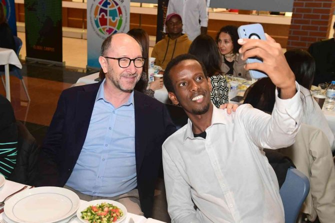 Uluslararası Öğrenciler İftar Yemeğinde Buluştu