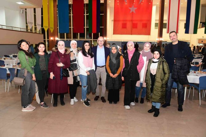 Uluslararası Öğrenciler İftar Yemeğinde Buluştu