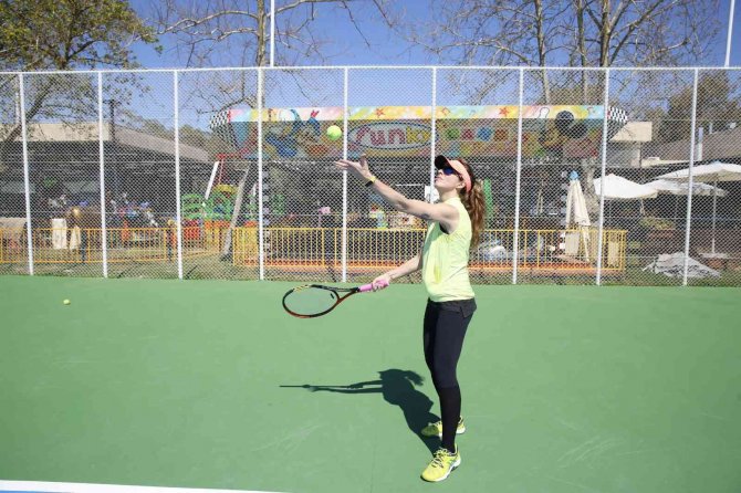 Yenilenen Tenis Kortları Açıldı