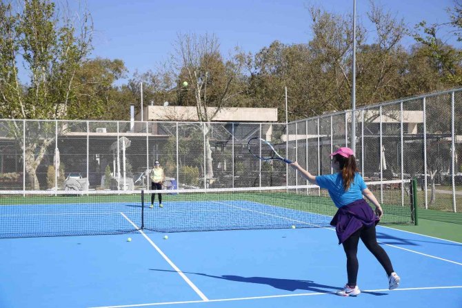 Yenilenen Tenis Kortları Açıldı