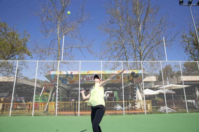 Yenilenen Tenis Kortları Açıldı