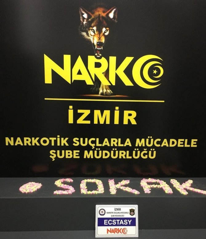 Ticari Araçla Uyuşturucu Kuryeliği Yapan 2 Kadın Yakalandı