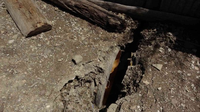 Sinop’ta 44 Yıl Önce Boşaltma Kararı Verilen Köyde Heyelan