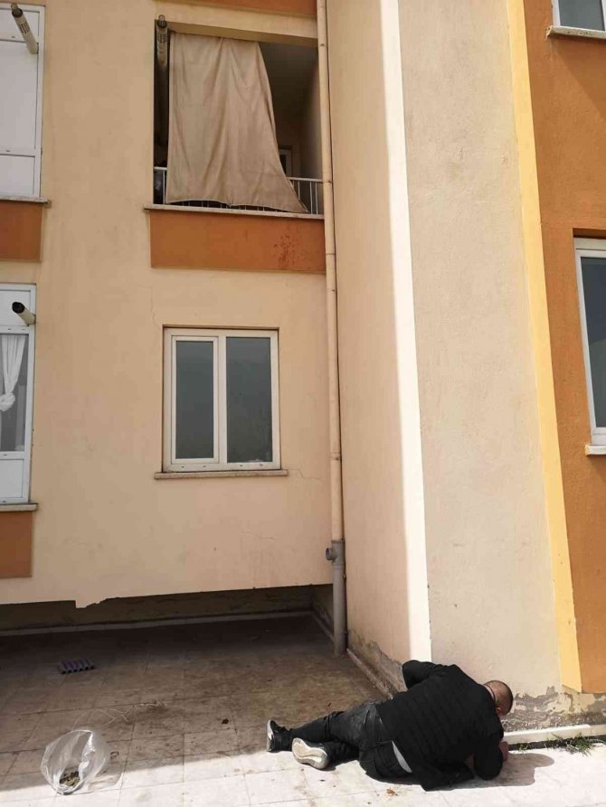 Yakalanacağını Anladı, 1. Kattan Atladı