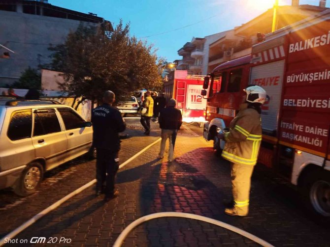 Balıkesir’de Ev Yangını İtfaiye Tarafından Söndürüldü
