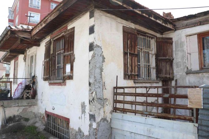 Evine Dadanan Hırsızlardan Bıktı, Çareyi Uyarıcı Notlarda Buldu