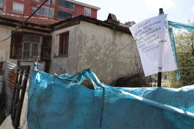 Evine Dadanan Hırsızlardan Bıktı, Çareyi Uyarıcı Notlarda Buldu