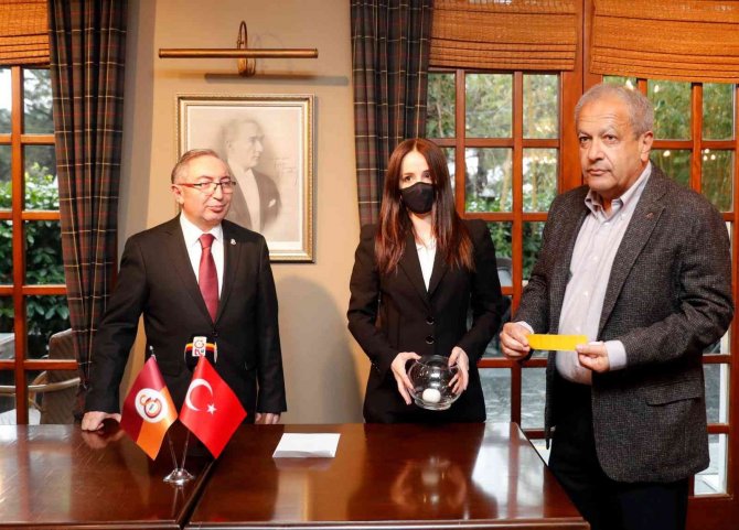 Galatasaray’da Başkan Adayları Renk Seçimi Yapıldı