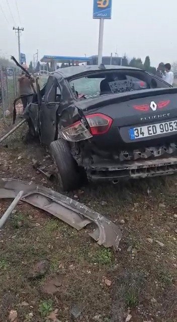 Bursa’da Kayganlaşan Yolda Kontrolden Çıkan Otomobil Taklalar Attı : 1 Ölü 1 Yaralı