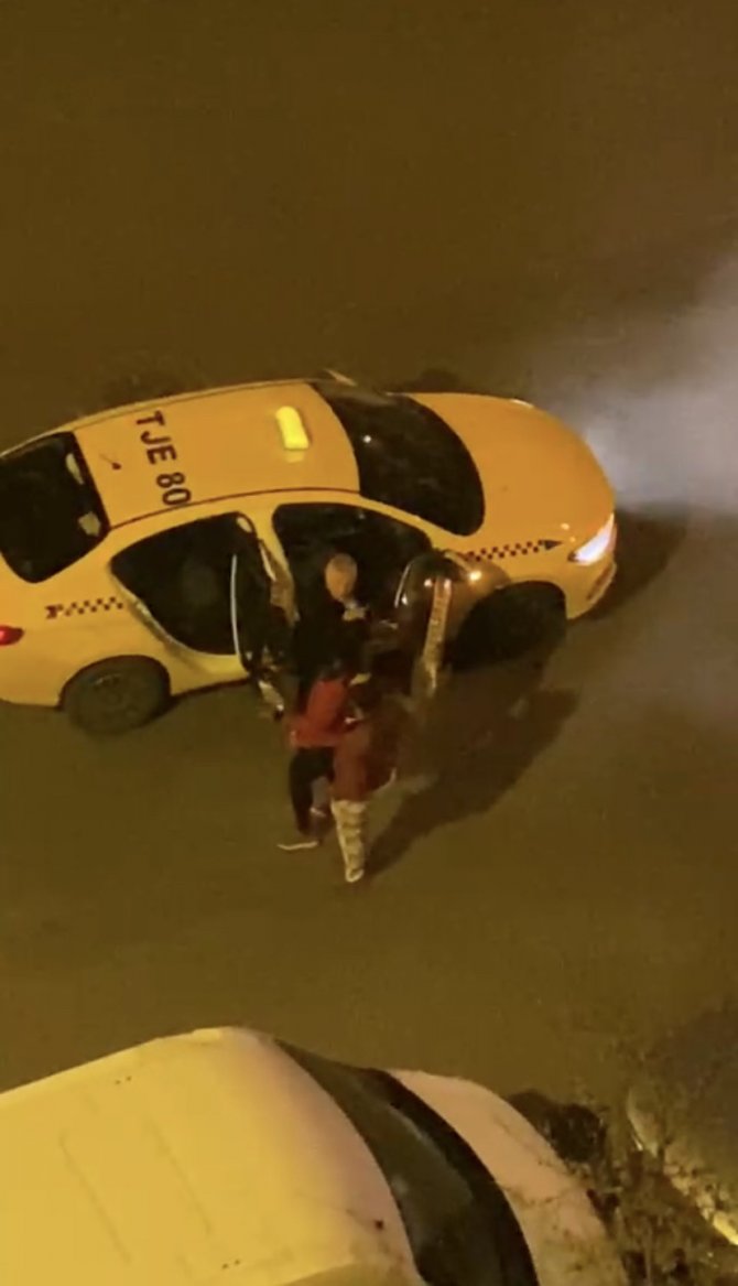İ̇stanbul’da Bıçaklı Taksici Dehşeti: “Seni Bıçaklarım” Diyerek Çifti Kovaladı