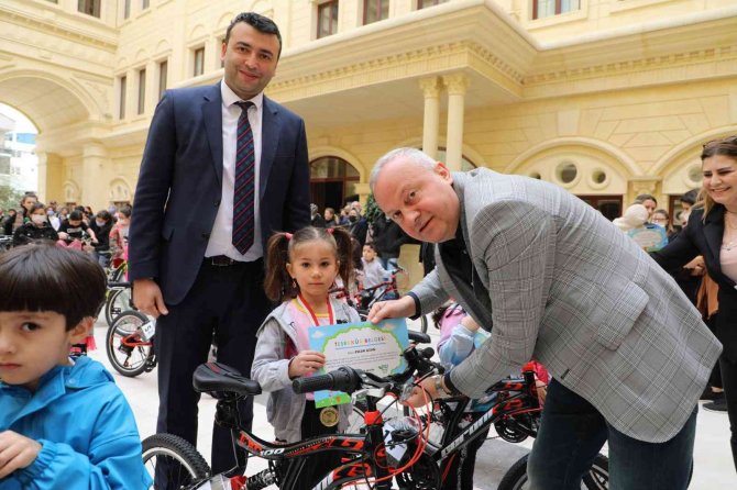 3 Ayda 23 Ton Atık Toplayarak 36 Milyon Litre İçme Suyunu Kurtardılar