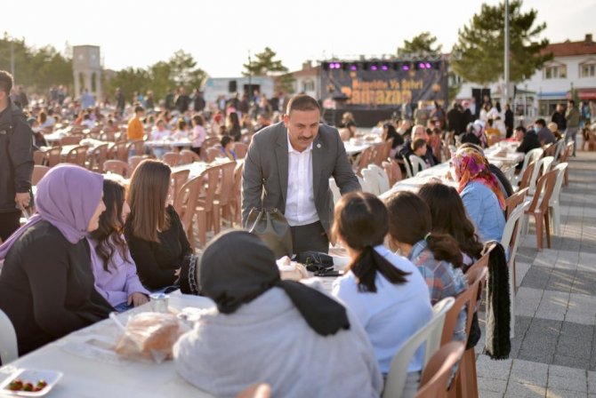 Çiçekdağı’nda Belediye Meydan İftarı Verdi