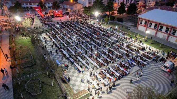 Çiçekdağı’nda Belediye Meydan İftarı Verdi
