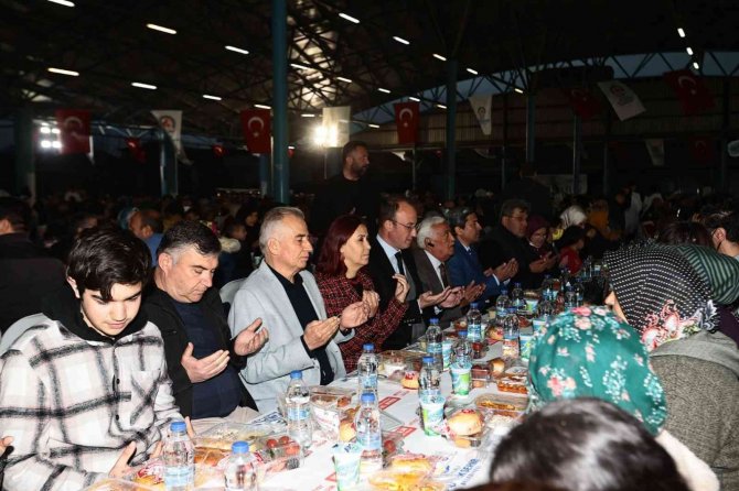 Büyükşehrin İftar Bereketi Bu Kez Anafartalar’a Taşındı