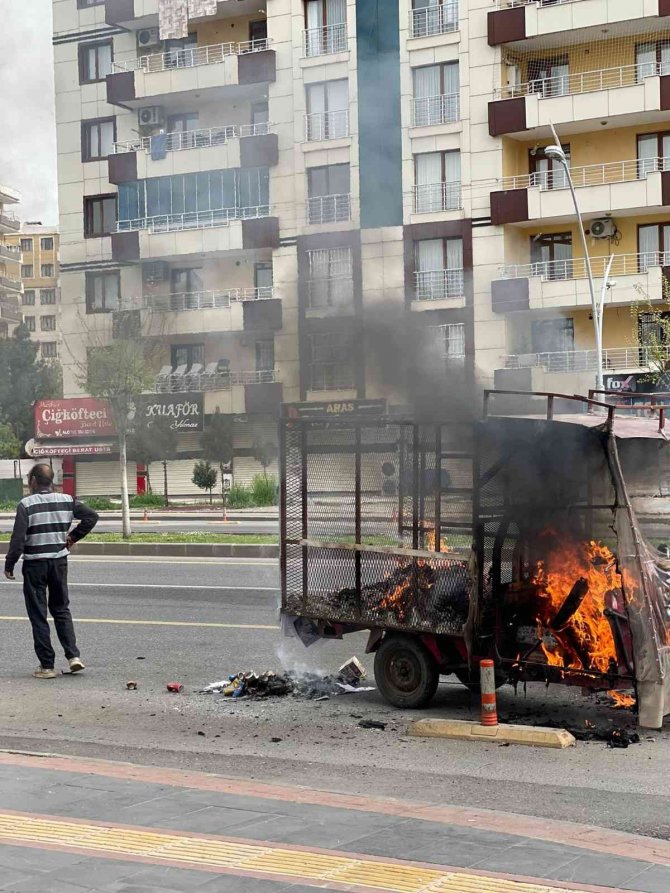 Kesilen Cezaya Kızdı, Ekmek Teknesini Ateşe Verdi