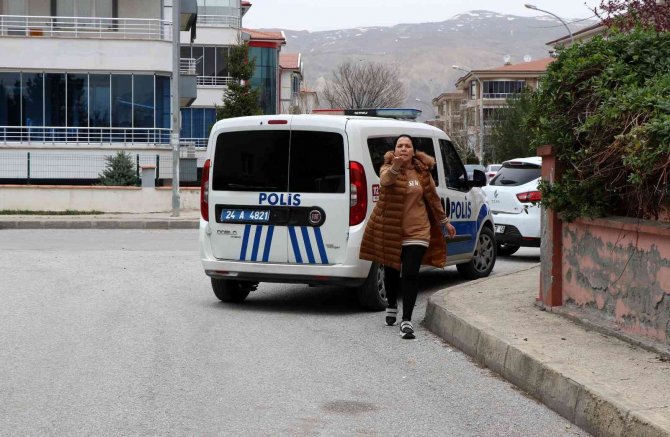 İ̇cra Yoluyla Çocuğunu Almaya Gelen Kadın, Gazetecilere Tepki Gösterdi