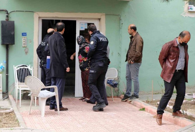 İ̇cra Yoluyla Çocuğunu Almaya Gelen Kadın, Gazetecilere Tepki Gösterdi