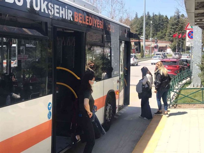 Öğrenciler Ulaşım Ücretlerini Büyükşehir’in Karşılamasını İstiyor