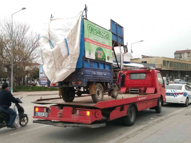 Polisle Tartışan Mülteciye Vatandaşlar Tepki Gösterdi