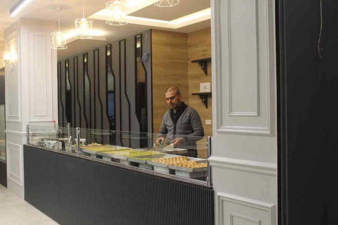 Zarife Hanım Pastaneleri Diyarbakır’ın Ağzını Tatlandırmaya Başladı