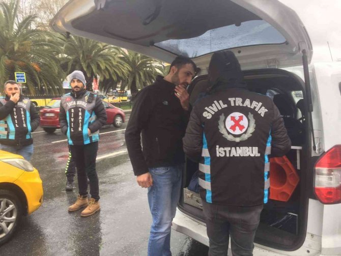 Fatih’te Kurallara Uymayan Ve Yolcu Seçen Ticari Taksi Sürücülerine Ceza Yağdı