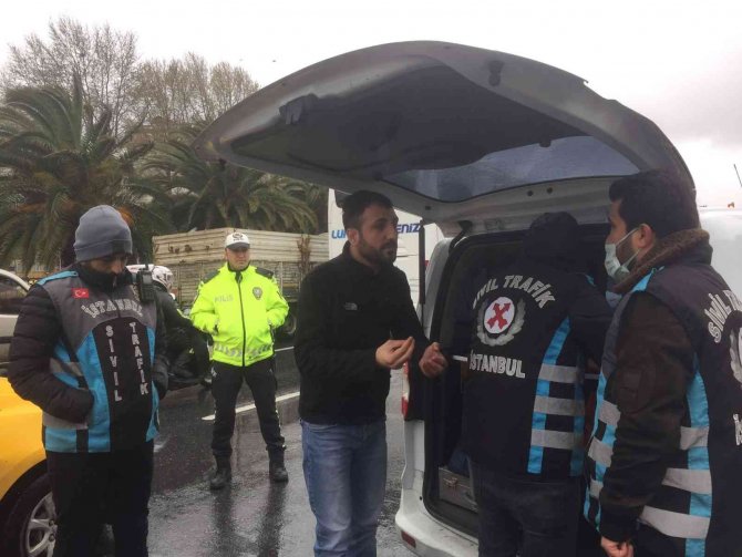 Fatih’te Kurallara Uymayan Ve Yolcu Seçen Ticari Taksi Sürücülerine Ceza Yağdı