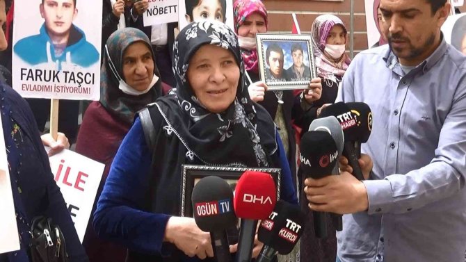 Hdp Önündeki Ailelerin Evlat Nöbetine 284’ncü Aile Katıldı