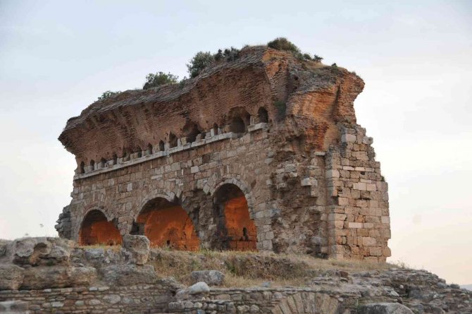 Tralleis’in Danışmanı Adü Oldu
