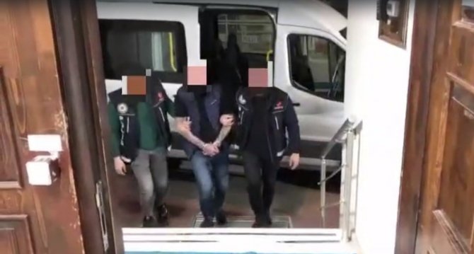 İ̇zmir’de Zehir Baskını: Yaklaşık 175 Bin Adet Sentetik Hap Ele Geçirildi