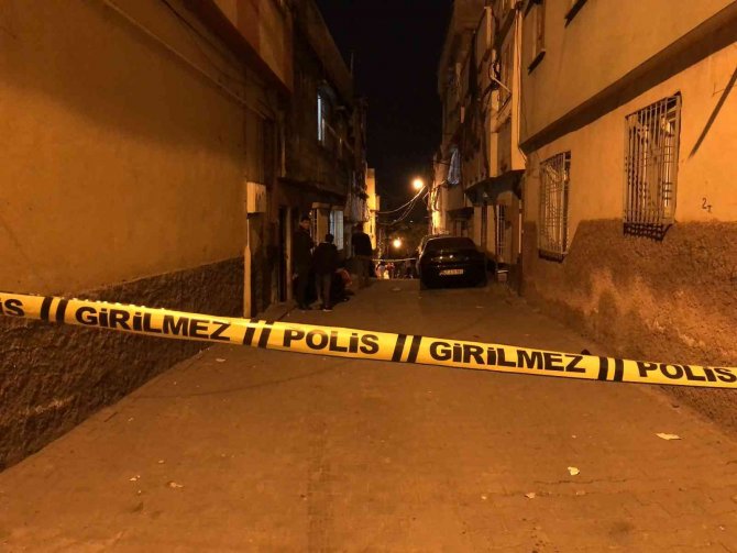 Silahlı Kavganın Arasında Kalan Kadın Hayatını Kaybetti