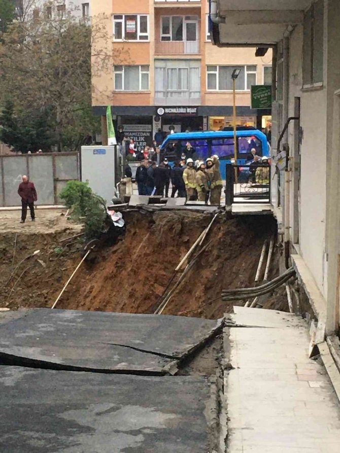 Kadıköy’de İnşaatta İstinat Duvarının Çökmesiyle Göçük Oluştu