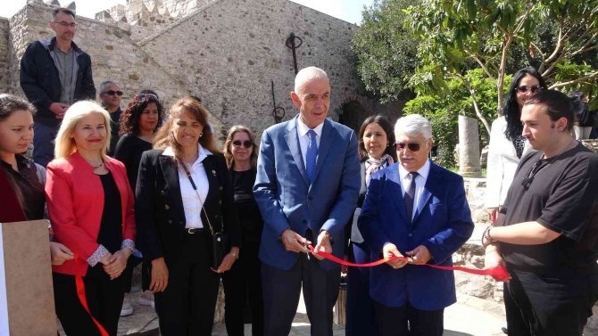 Öğrenciler Marmaris Kalesi’nde Resim Yaptı, Konser Verdi