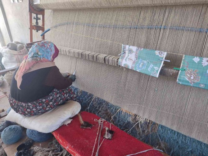 Sahurdan Sonra Halı Dokuyorlar