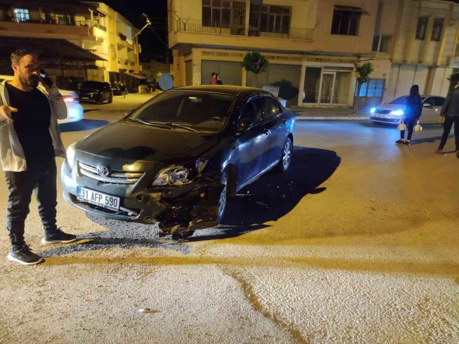 Otomobil İle Çarpışan Motosikletin Sürücüsü Yaralandı
