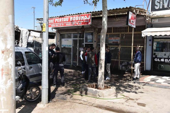 İ̇ş Yeri Önüne Bırakılan Valizden Esrar Çıktı
