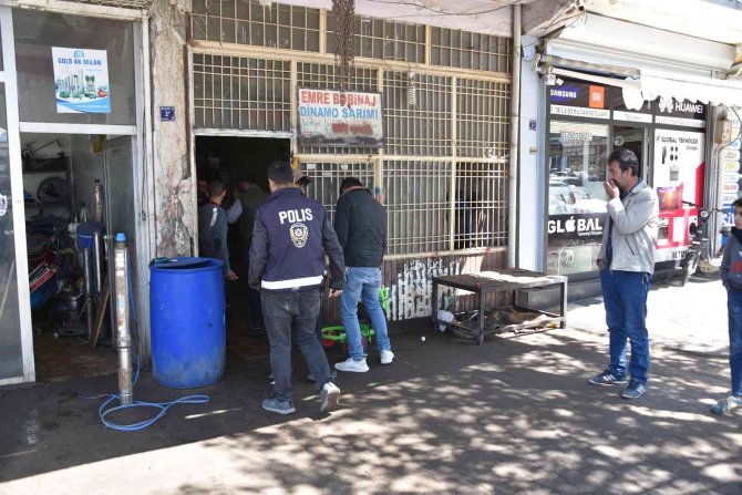 İ̇ş Yeri Önüne Bırakılan Valizden Esrar Çıktı
