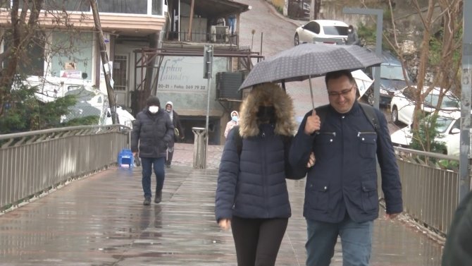 İ̇stanbul Güne Yağmurla Uyandı, Trafik Yüzde 51’e Ulaştı