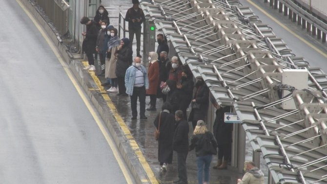 İ̇stanbul Güne Yağmurla Uyandı, Trafik Yüzde 51’e Ulaştı
