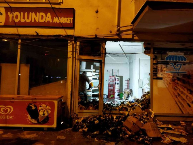 Sahur Vakti Markette Çıkan Yangın Korkuttu