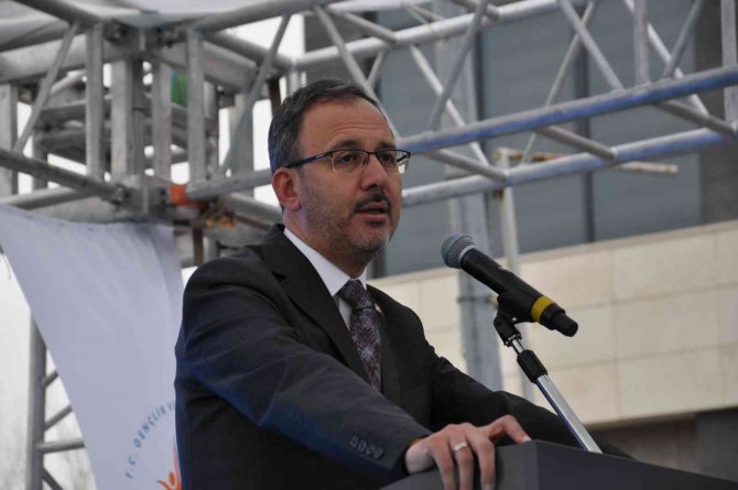 Bakan Kasapoğlu, Kars’ta Gençlik Merkezi’nin Açılışını Yaptı