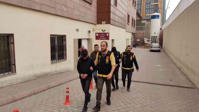 Kayseri’de Şok Eden Hırsızlık: Çekerek Otomobil Çaldılar