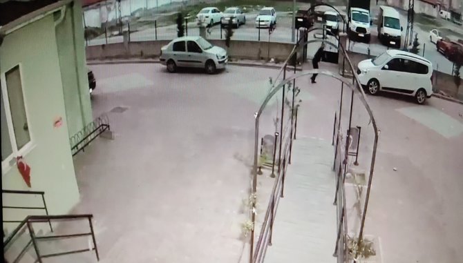 Otomobilini Kurtardı, Kendini Kurtaramadı