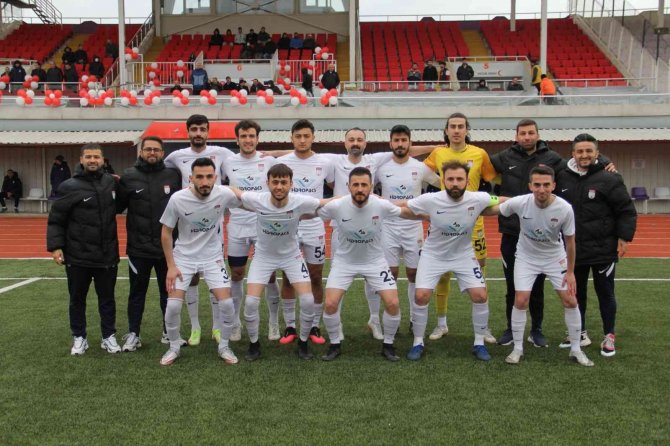 Kırmızı Kart Görünce, Hakeme Top Fırlattı