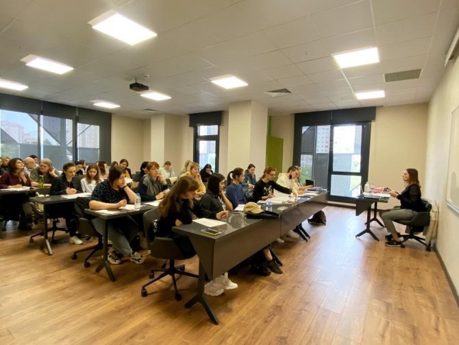 Savaş Mağduru Ukraynalılara Maltepe’de Eğitim Desteği