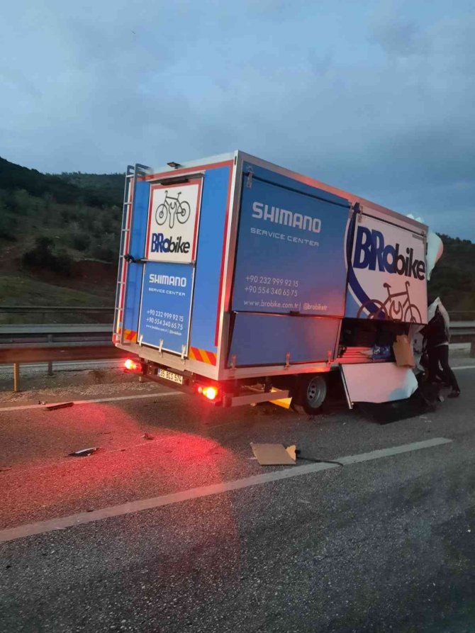 Kamyonet Aynı Yönde Seyreden Tıra Arkadan Çarptı: 1 Ölü